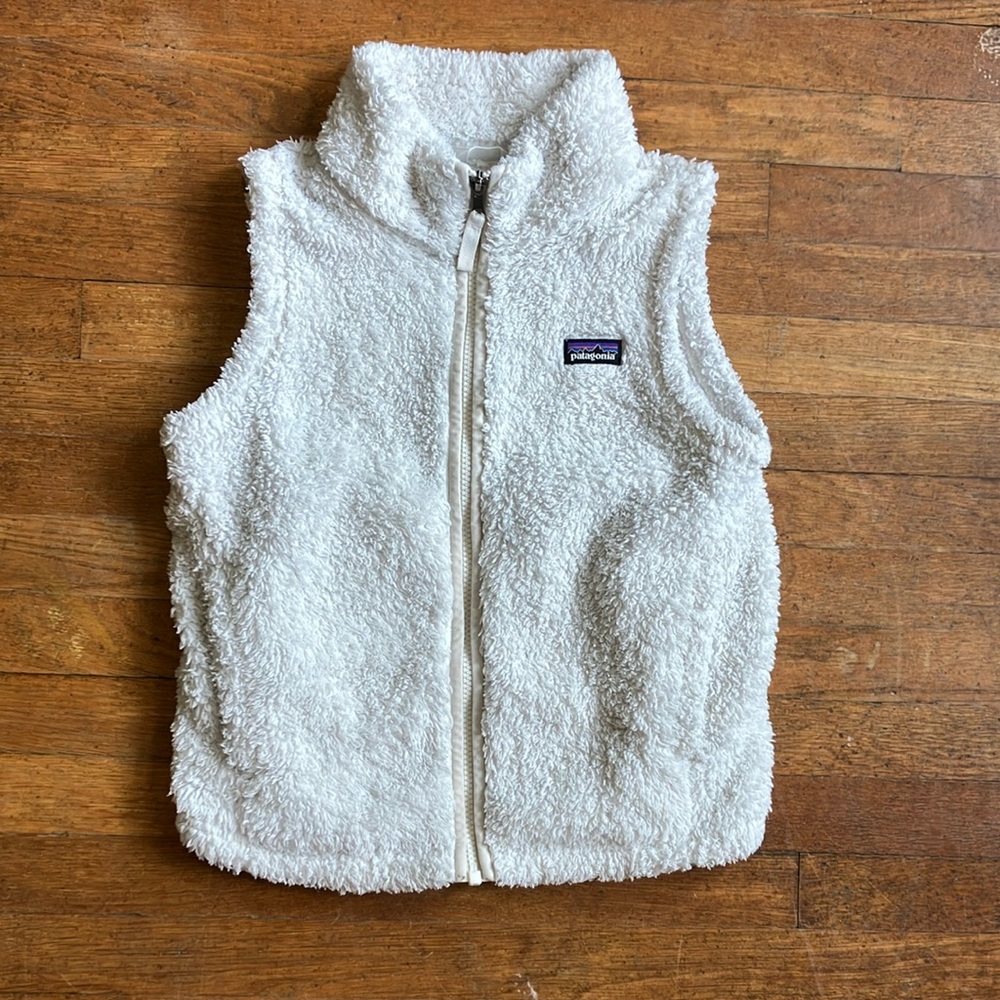 Patagonia Teddy fleece vest. Cream and white color size medium or 10